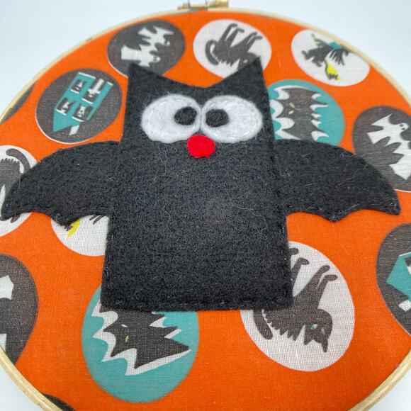 8" Orange Cute Halloween Bat Wall Hanging Felt Embroidery Rind Art - Picture 3 of 5